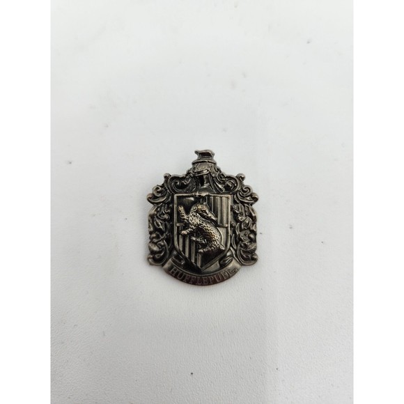 Harry Potter Wizarding World Hufflepuff Crest Pin silver color Brooch Pin - Picture 1 of 3